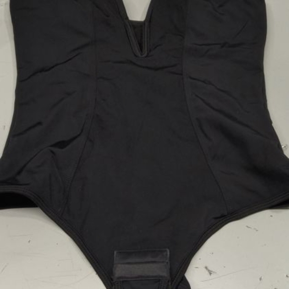 Elegant Black Bodysuit with Plunging V-Neckline - Picture 4 of 4